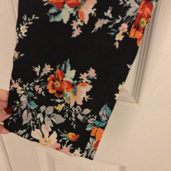 Jessica Simpson Floral Dress Pants. - Picture 5 of 7